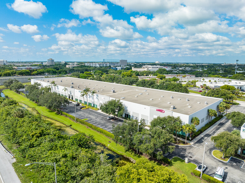 1701-1743 Old Okeechobee Rd, West Palm Beach, FL for lease - Building Photo - Image 2 of 8