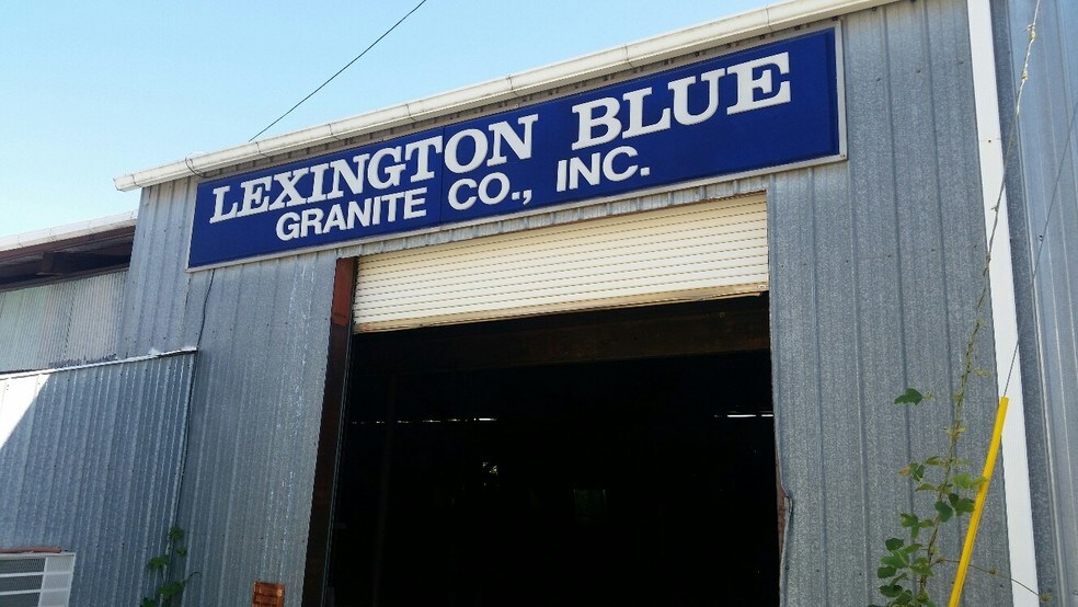 1113 Monumental Dr, Elberton, GA 30635