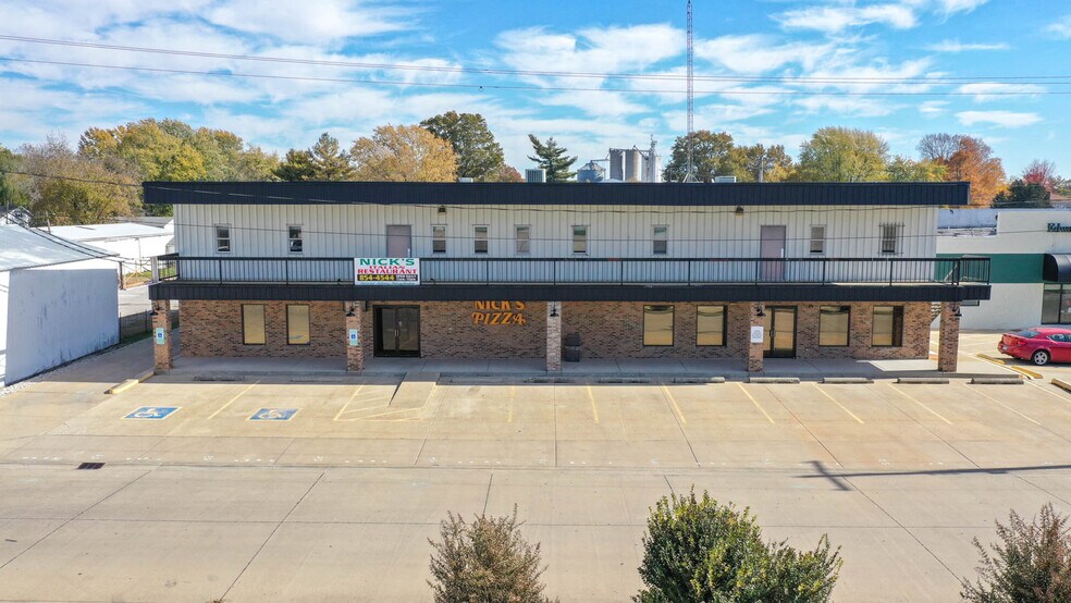 201 McCausland St, Carlinville, IL 62626