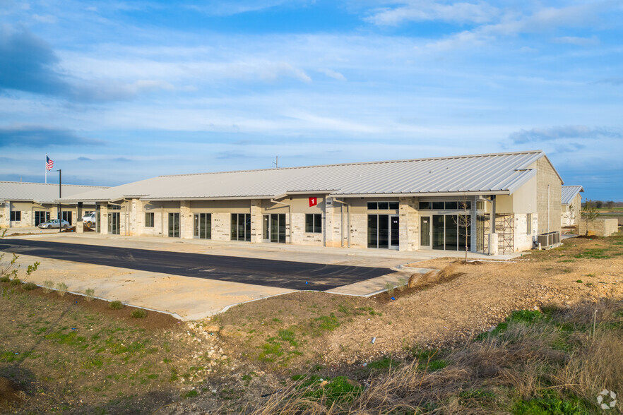 324 Riverwalk Dr, San Marcos, TX for lease - Building Photo - Image 2 of 19