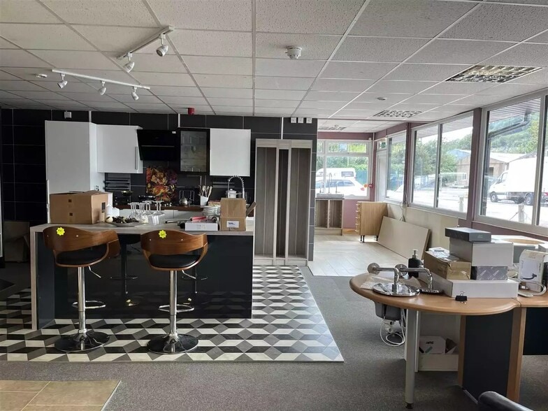 Shoe Ln, Bridport for lease - Interior Photo - Image 3 of 5