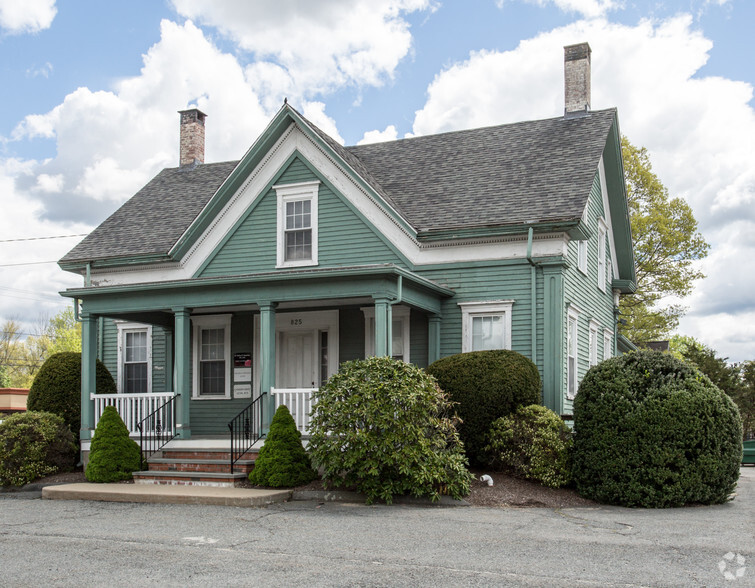 825 Broadway, Raynham, MA for sale - Primary Photo - Image 1 of 11