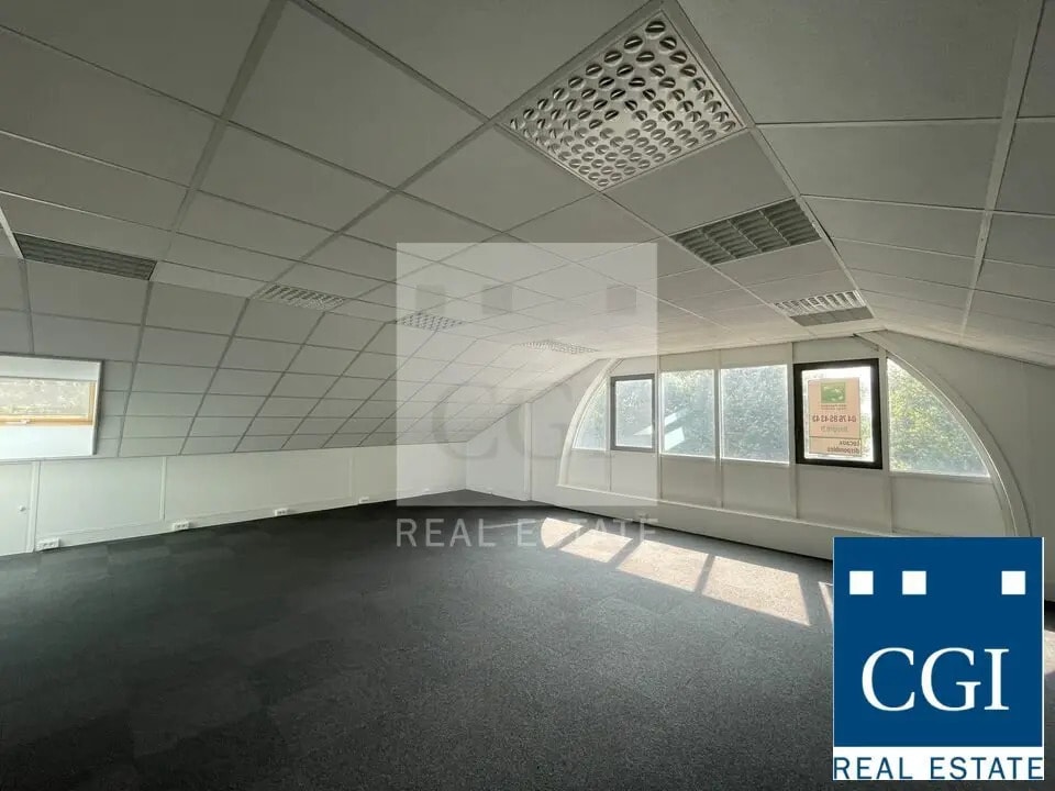 Office in Eybens for lease Interior Photo- Image 1 of 6