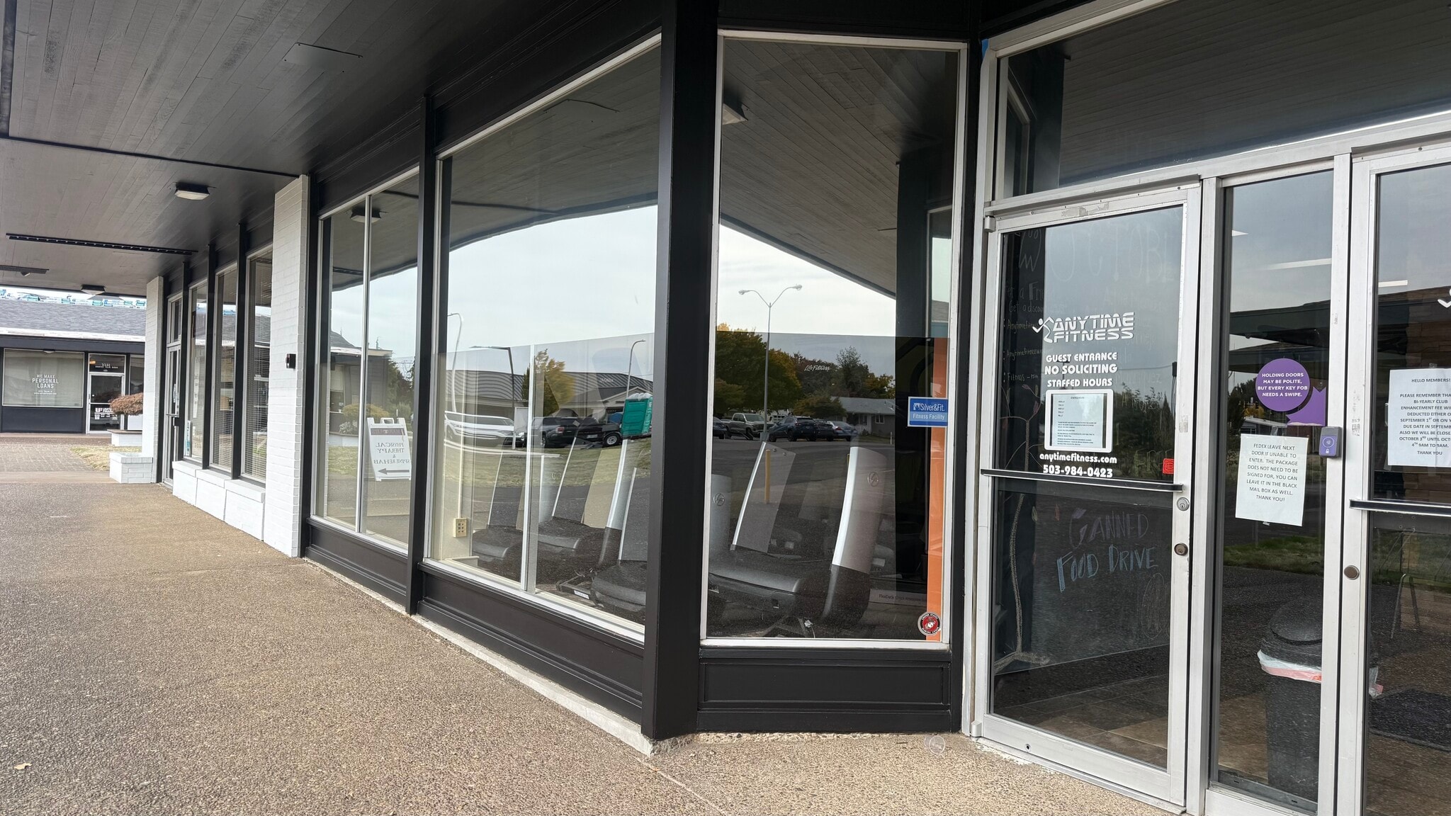 2241-2247 Country Club Rd, Woodburn, OR for lease Interior Photo- Image 1 of 5