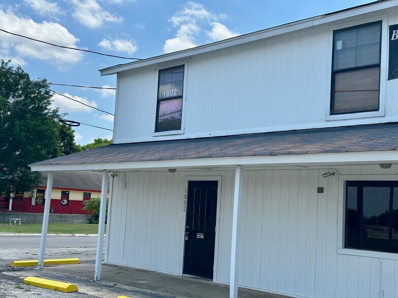 1802 N Austin St, Seguin, TX for sale - Building Photo - Image 1 of 1