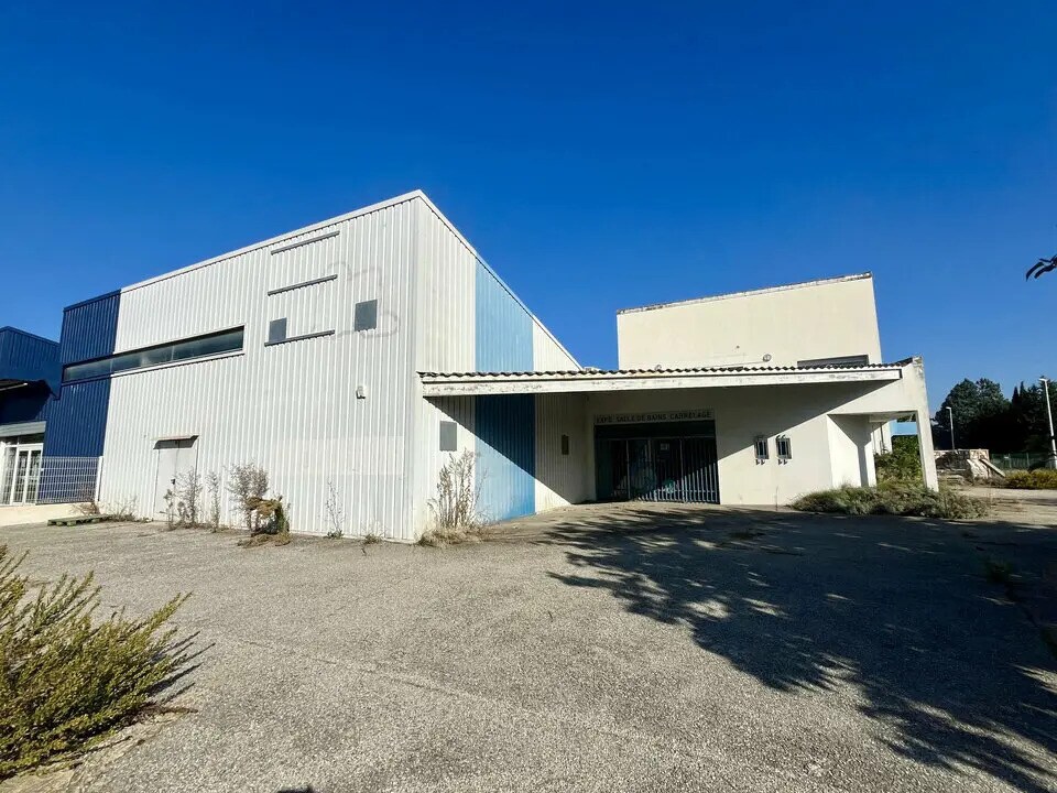 Flex in Arles for lease Building Photo- Image 1 of 13