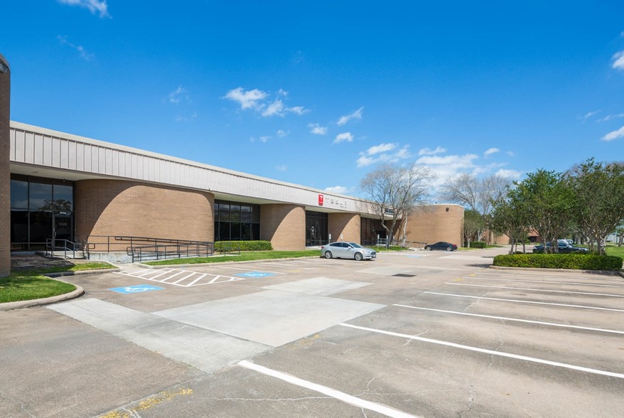 3700-3798 Westchase Dr, Houston, TX for lease - Primary Photo - Image 1 of 4