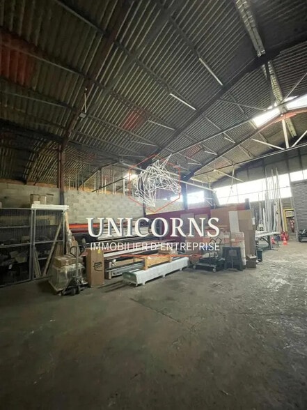 Industrial in Villeneuve-lès-Bouloc for lease - Interior Photo - Image 2 of 4
