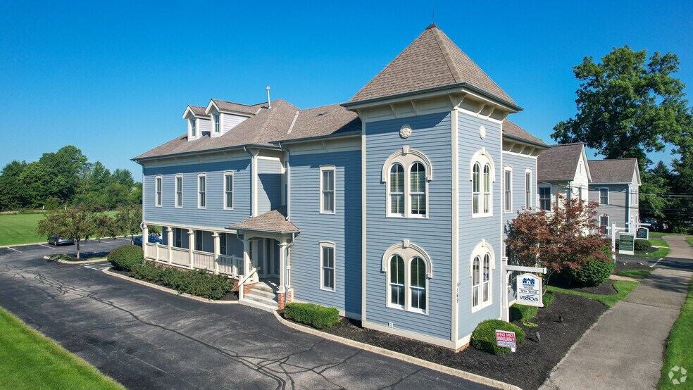 169 S Liberty St, Powell, OH 43065