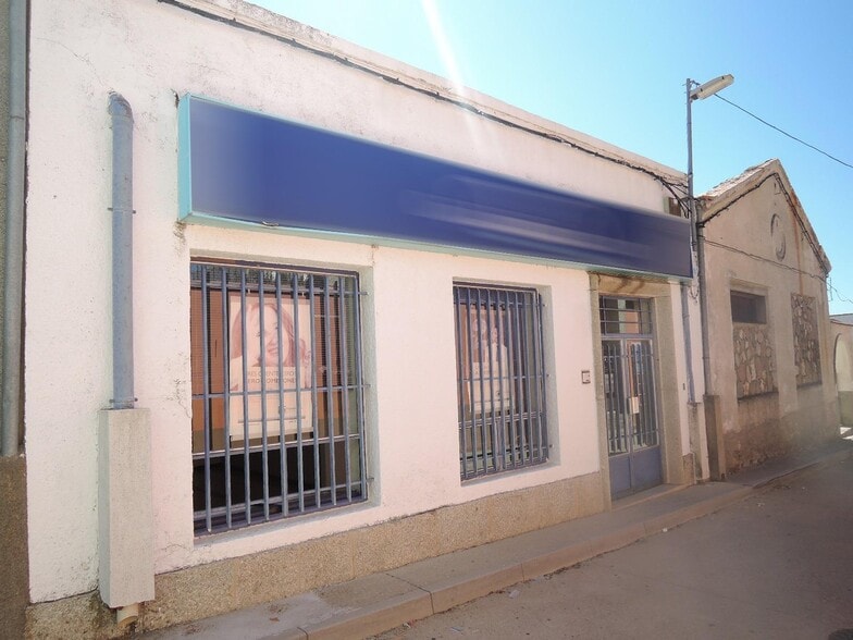 Retail in Santibáñez de Béjar for lease - Building Photo - Image 1 of 1