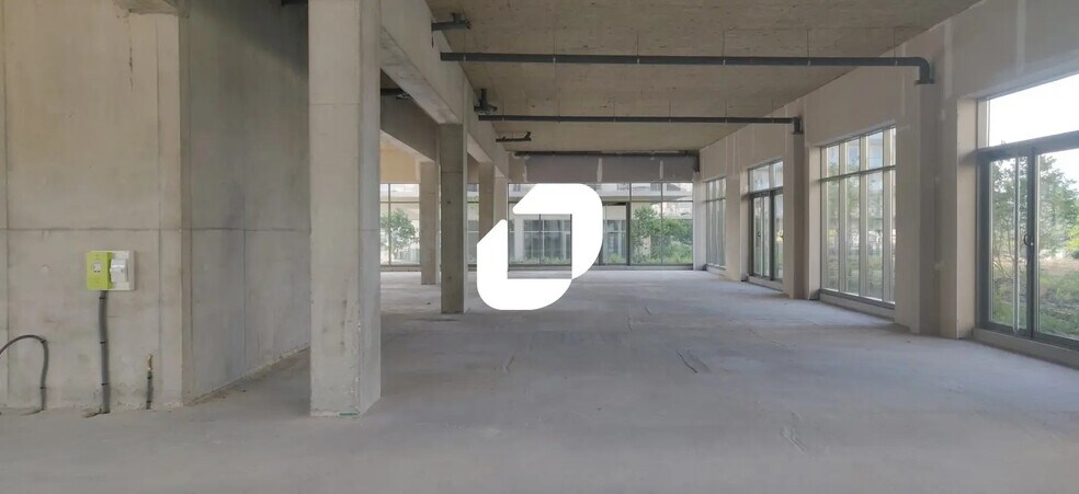 Retail in Bezannes for lease - Building Photo - Image 3 of 3