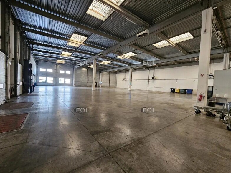 Flex in Ivry-sur-Seine for lease - Building Photo - Image 2 of 12