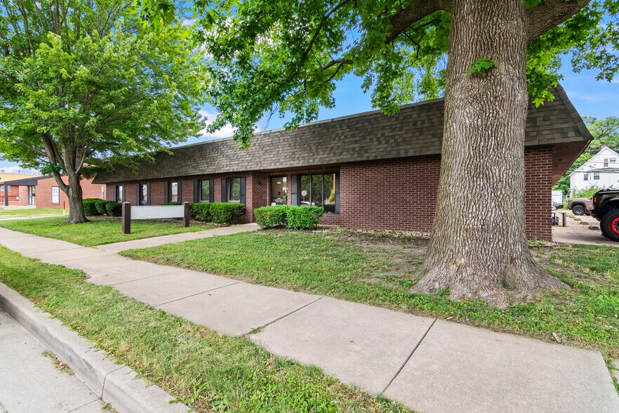 900 S Spring St, Springfield, IL for lease - Building Photo - Image 2 of 17