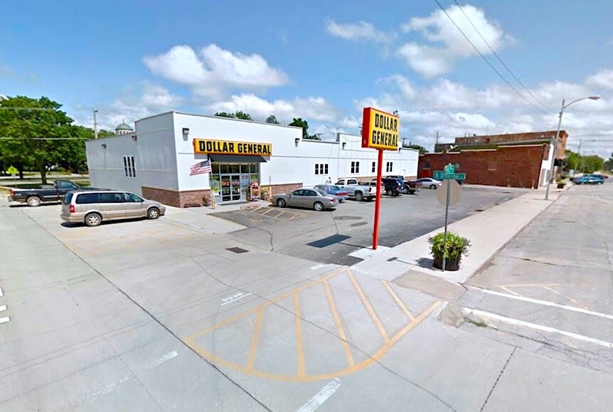 102 2nd St, Stuart, IA for sale Primary Photo- Image 1 of 1