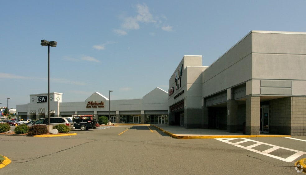 1160 Broadway, Saugus, MA for lease - Building Photo - Image 1 of 9