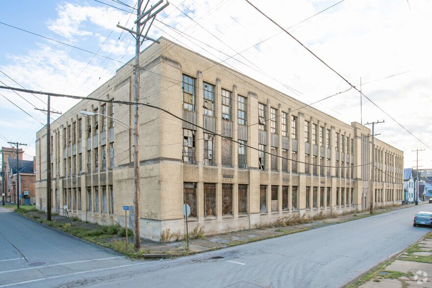 701 Washington Ave, Braddock, PA for sale - Primary Photo - Image 1 of 1