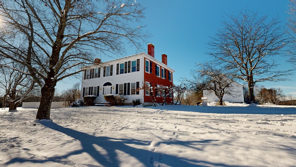 556 E Oxford Rd, Oxford, ME for sale - Building Photo - Image 1 of 1