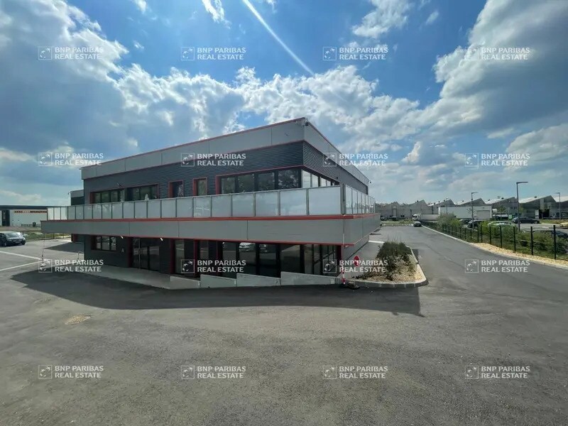Flex in Metz for lease Building Photo- Image 1 of 12