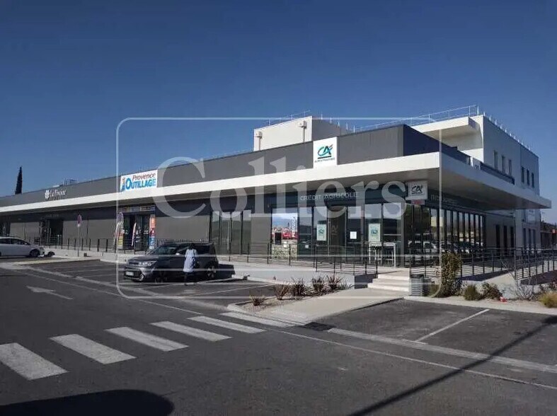 828 Route D'Aix, Pertuis for lease - Building Photo - Image 2 of 8