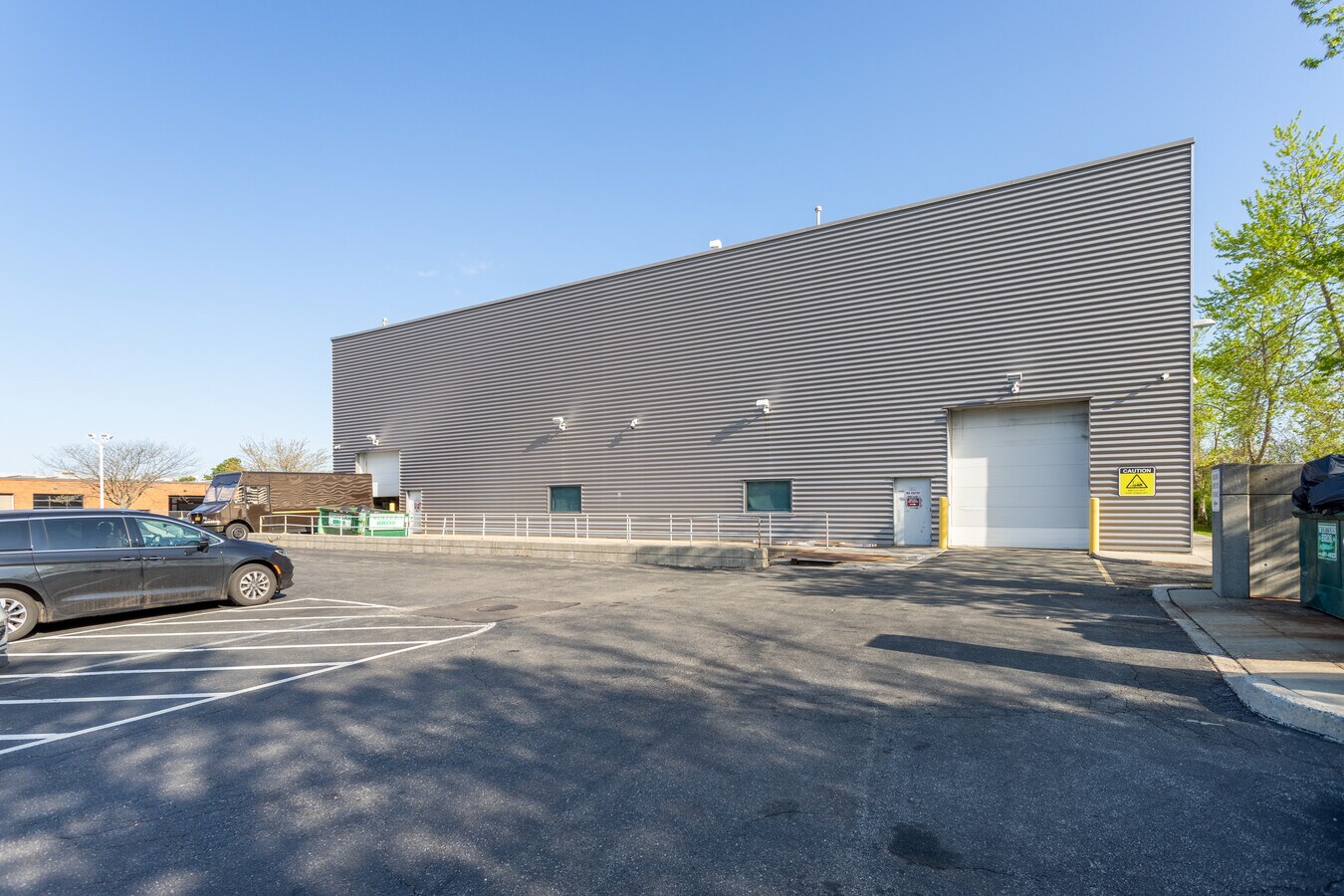 185 Commerce Dr, Hauppauge, NY 11788