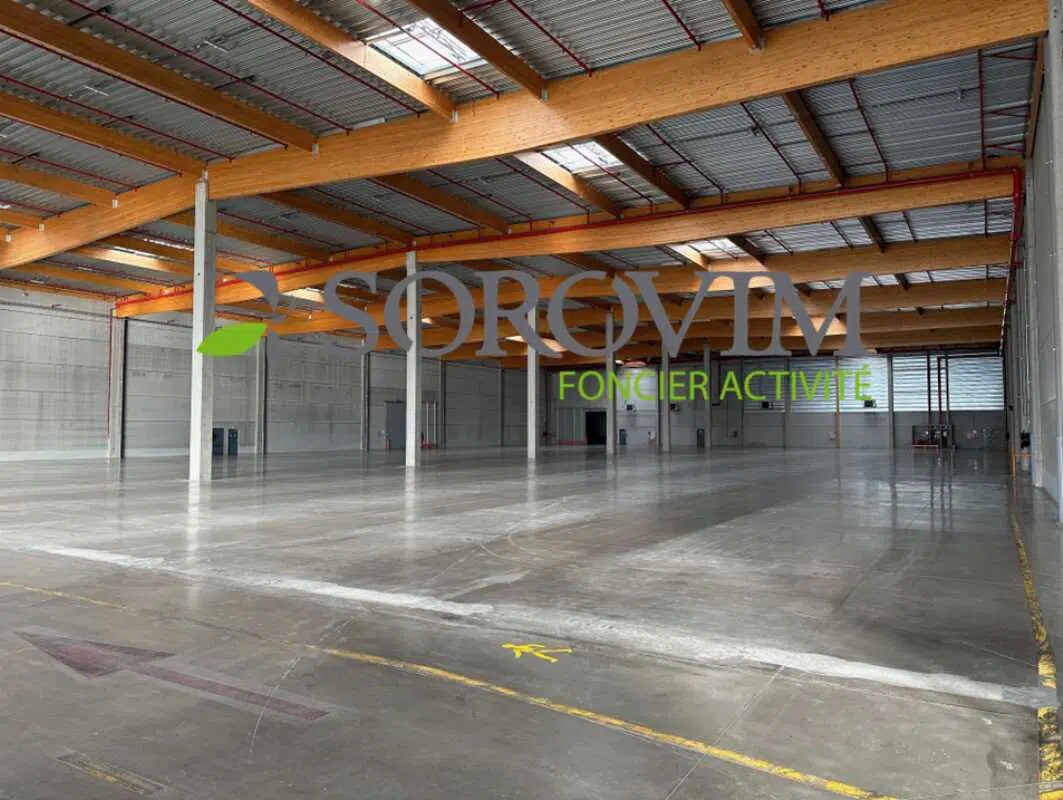 Industrial in SAINT-GEORGES-D'ESPERANCHE for lease Interior Photo- Image 1 of 12