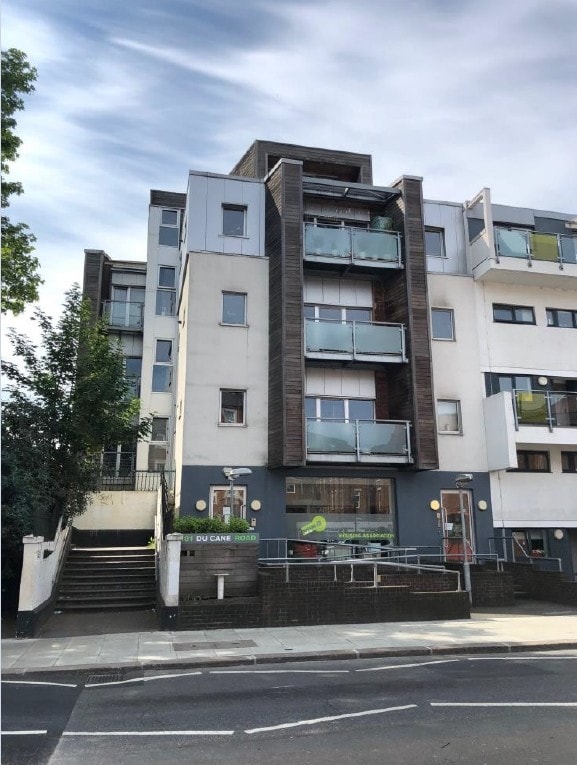 101 Du Cane Rd, London for sale Primary Photo- Image 1 of 1