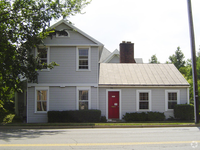 306 N Washington St, Falls Church, VA for lease - Building Photo - Image 2 of 13