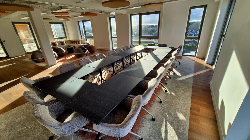 Office in Rouen for lease - Interior Photo - Image 2 of 4