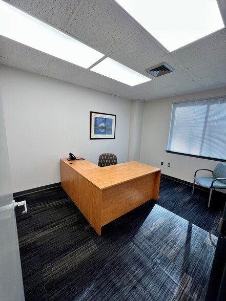 4400 MacArthur Blvd NW, Washington, DC for lease - Interior Photo - Image 3 of 16