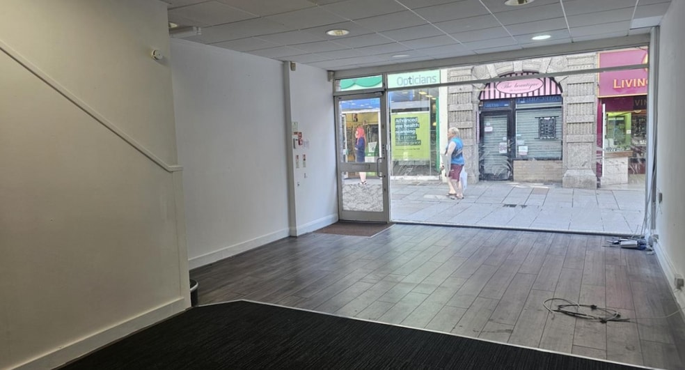 44 Fore St, St Austell for lease - Interior Photo - Image 2 of 8