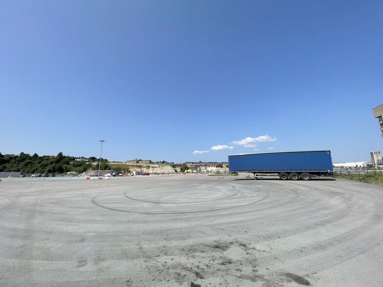 High St, Northfleet for lease - Building Photo - Image 3 of 4