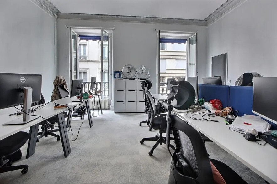 1-1 Rue D'Hauteville, Paris for lease - Interior Photo - Image 2 of 10