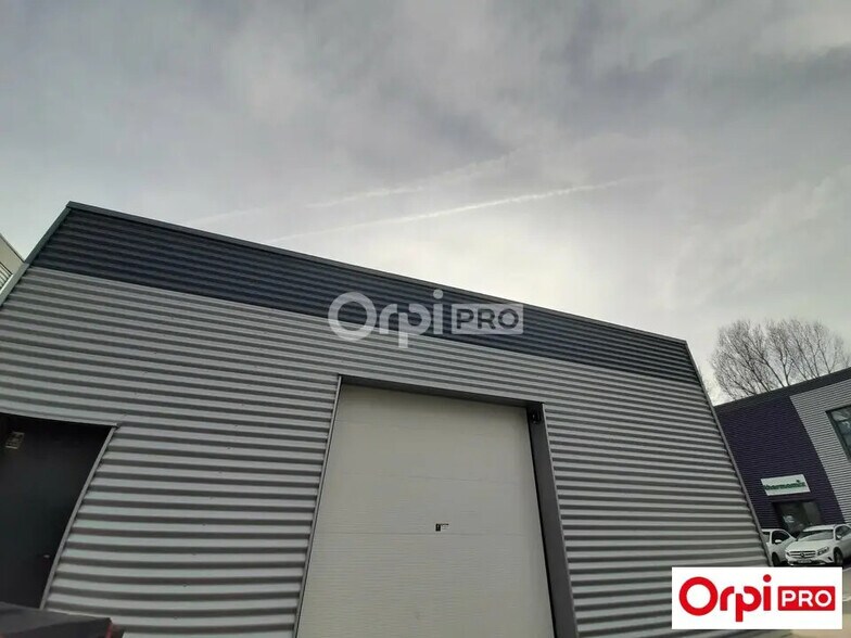 Office in Valence for lease - Building Photo - Image 2 of 3