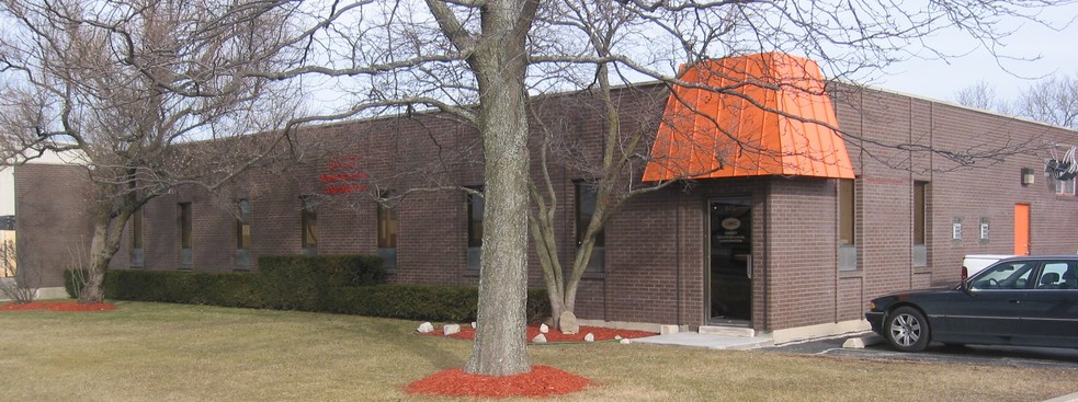 675 Sunset Dr, Round Lake, IL for lease - Building Photo - Image 1 of 2