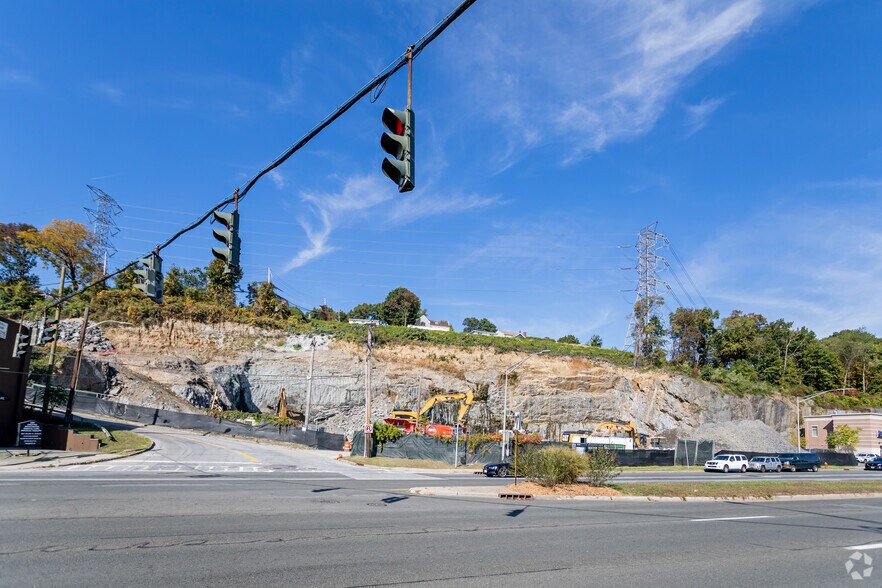 1969 Central Park Ave, Yonkers, NY 10710