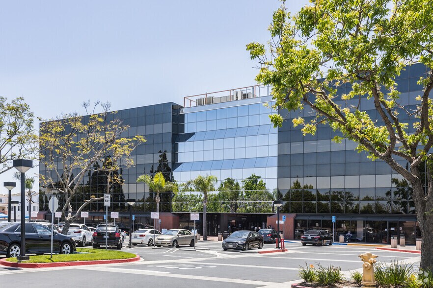 12912 Brookhurst St, Garden Grove, CA for lease - Building Photo - Image 3 of 3