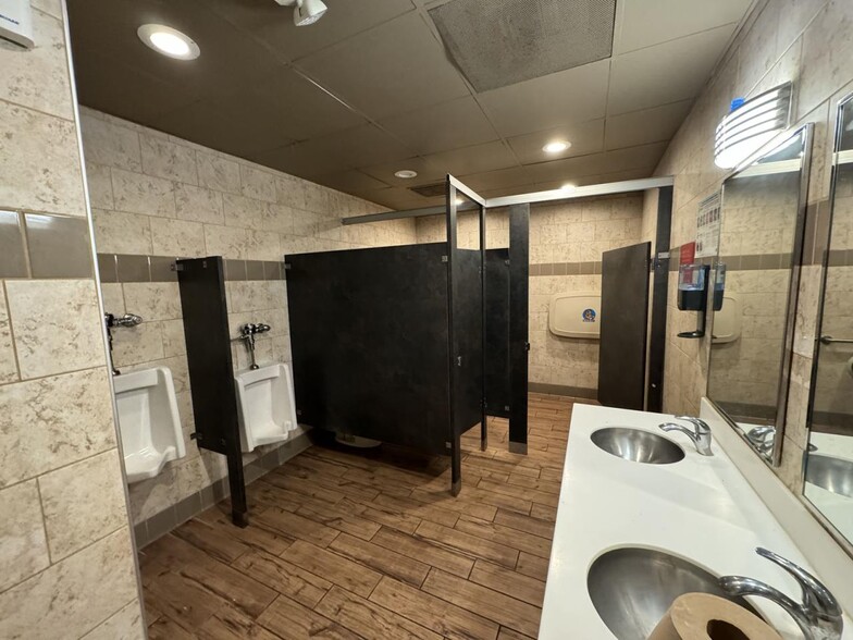 4111 Timberlake Dr, Pontoon Beach, IL for lease - Interior Photo - Image 3 of 37