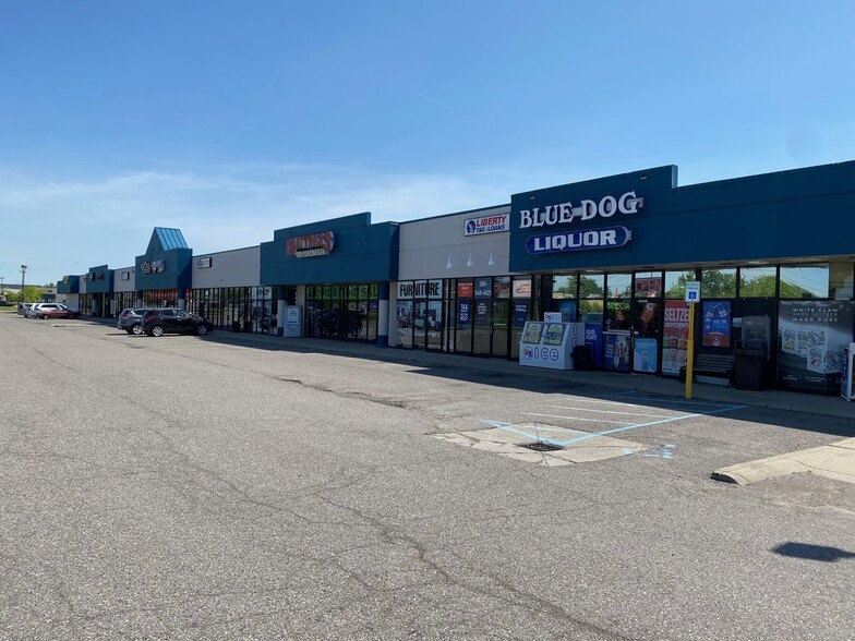 46420-46690 Gratiot Ave, Chesterfield, MI for lease - Building Photo - Image 1 of 3