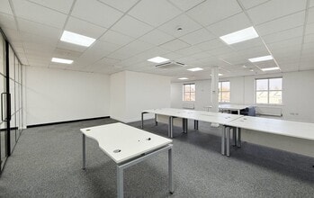 Moss Ln, Altrincham for lease Interior Photo- Image 1 of 9