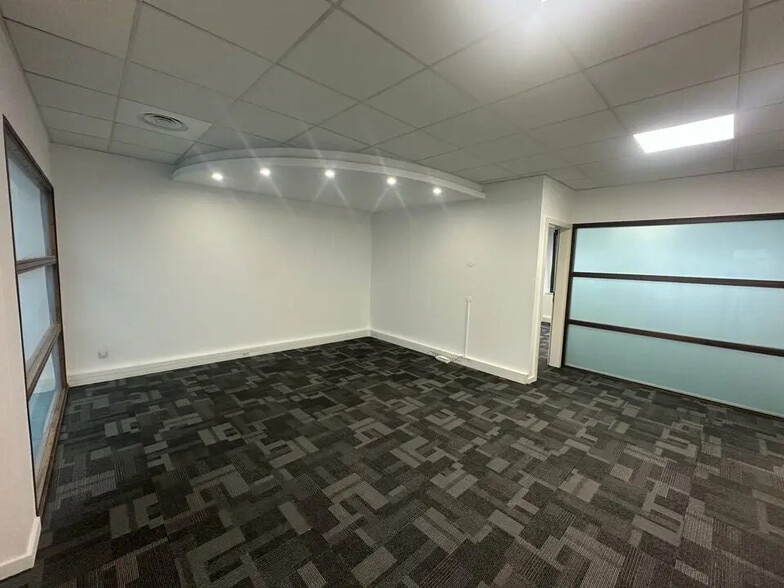 Office in Strasbourg for lease - Interior Photo - Image 2 of 12