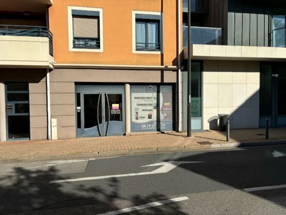 Retail in Villefranche-sur-Saône for lease Building Photo- Image 1 of 10