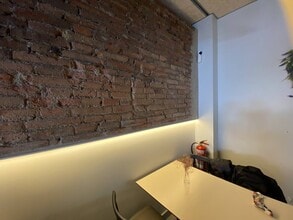 Retail in Barcelona, Barcelona for lease Interior Photo- Image 1 of 3