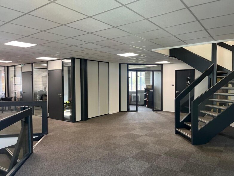 Office in VILLENEUVE-D'ASCQ for lease - Building Photo - Image 2 of 7