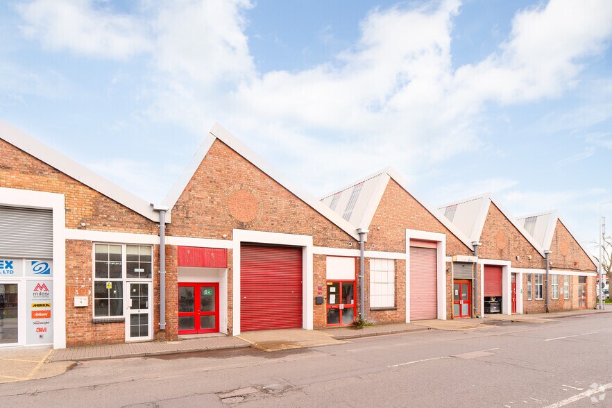 7 Courtenay Rd, Wembley, HA9 7ND Industrial for Lease