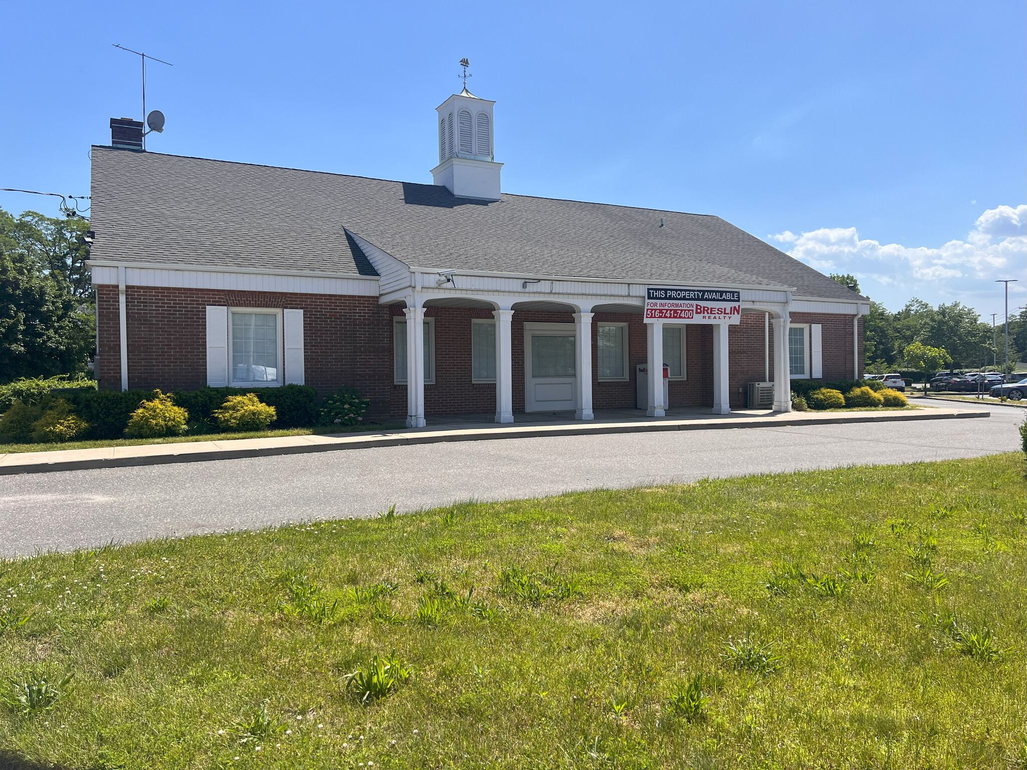 532 Old Town Rd, Port Jefferson Station, NY for lease Building Photo- Image 1 of 11