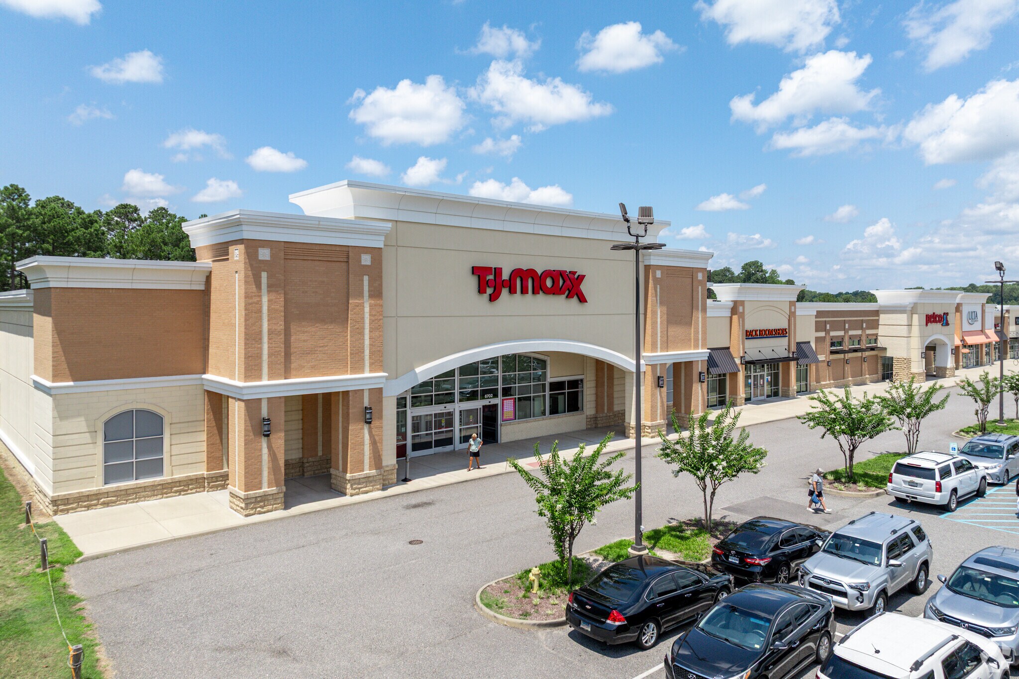 6702-6748 Fox Centre Pky, Gloucester, VA for sale Primary Photo- Image 1 of 1