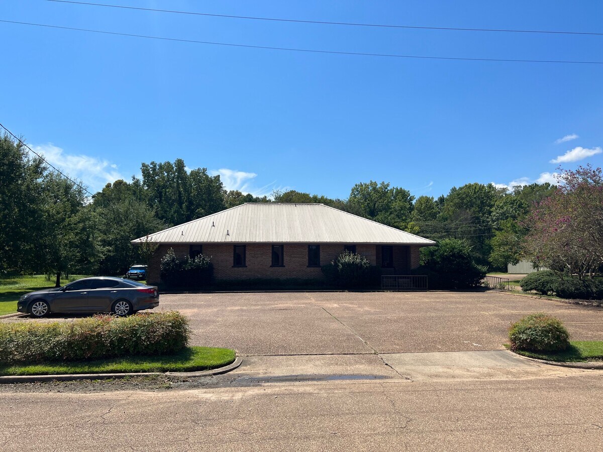 2680 River Ridge Dr, Jackson, MS 39216 Vacant Orthodontist Building