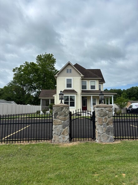 28795 Old Village rd, Mechanicsville, MD for lease - Building Photo - Image 1 of 45