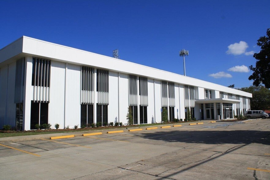 1819 W Pinhook Rd, Lafayette, LA for lease - Building Photo - Image 2 of 8