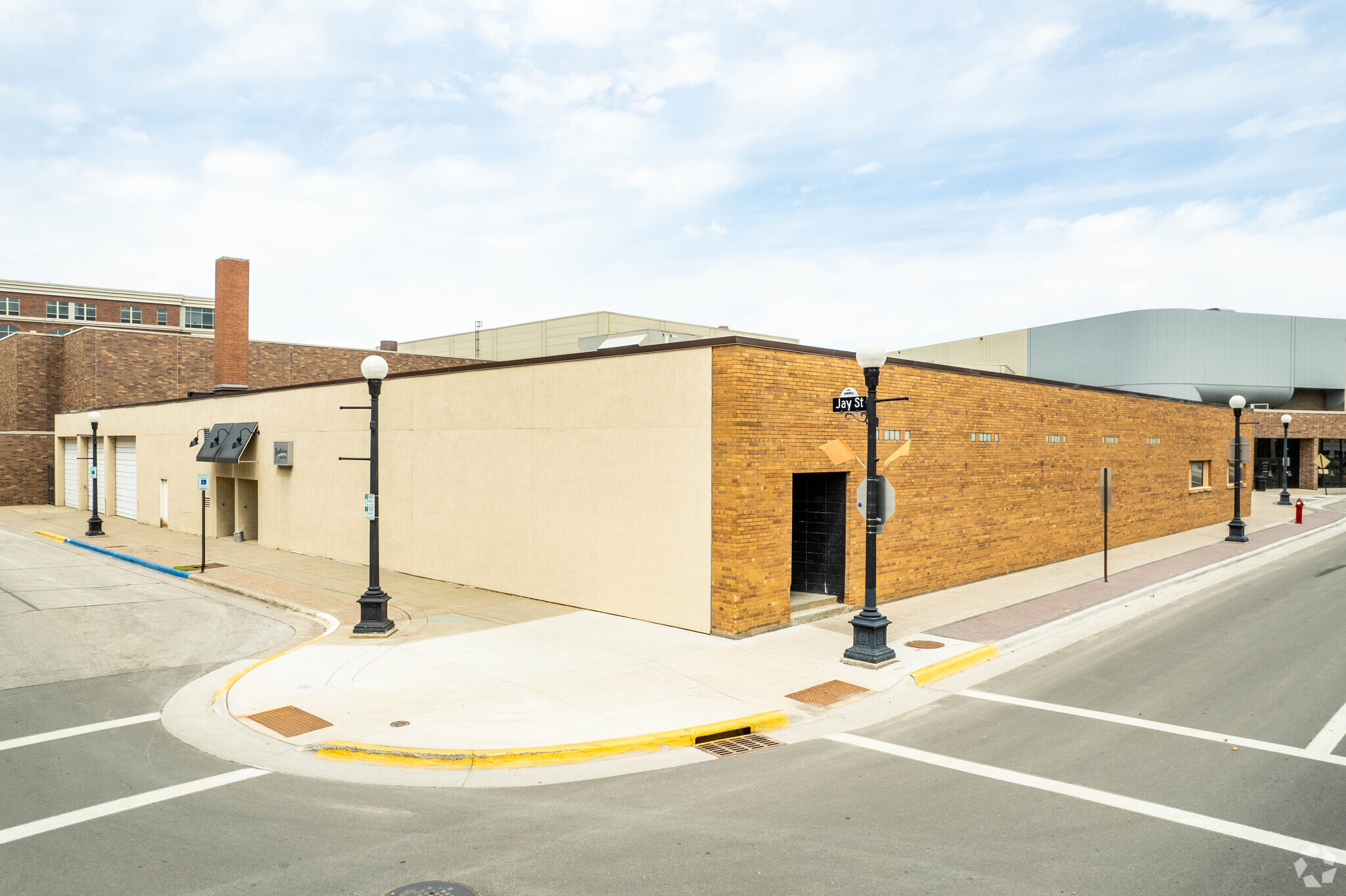 300 2nd St S, La Crosse, WI for sale Building Photo- Image 1 of 1